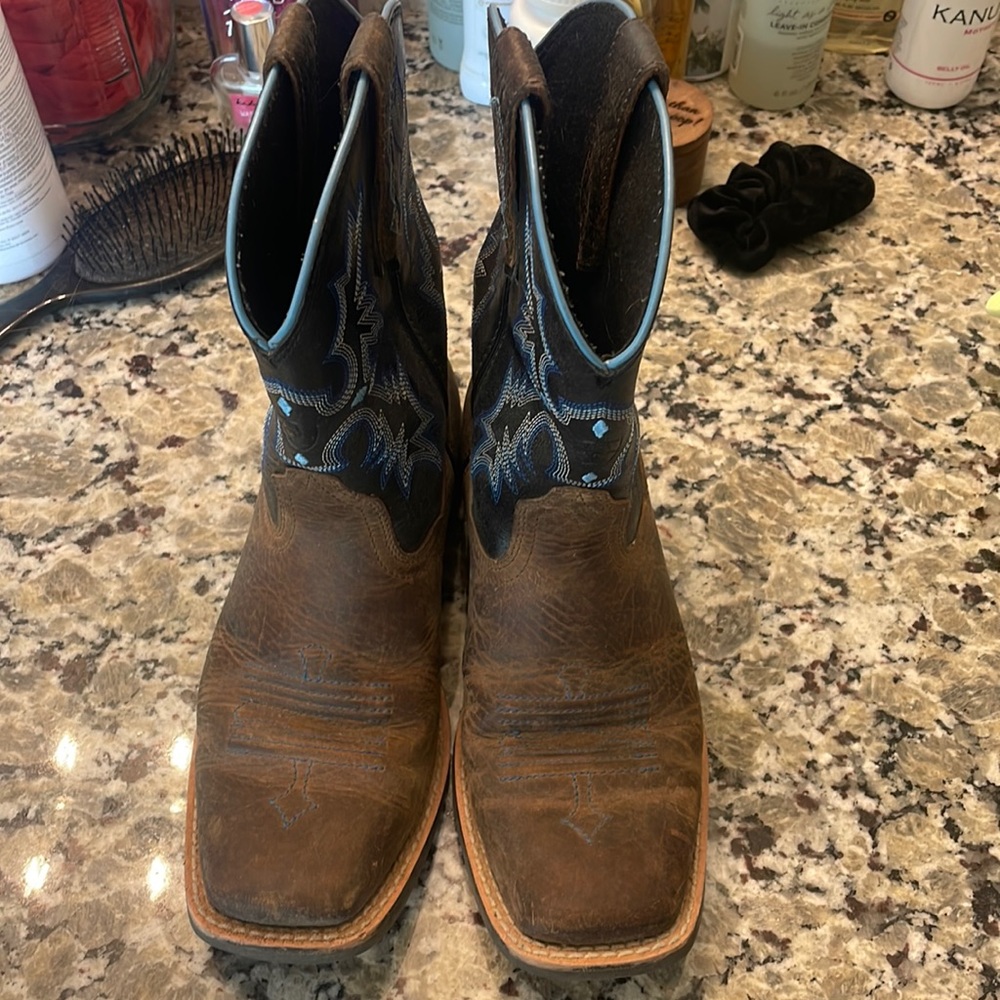 Boys Ariat boots